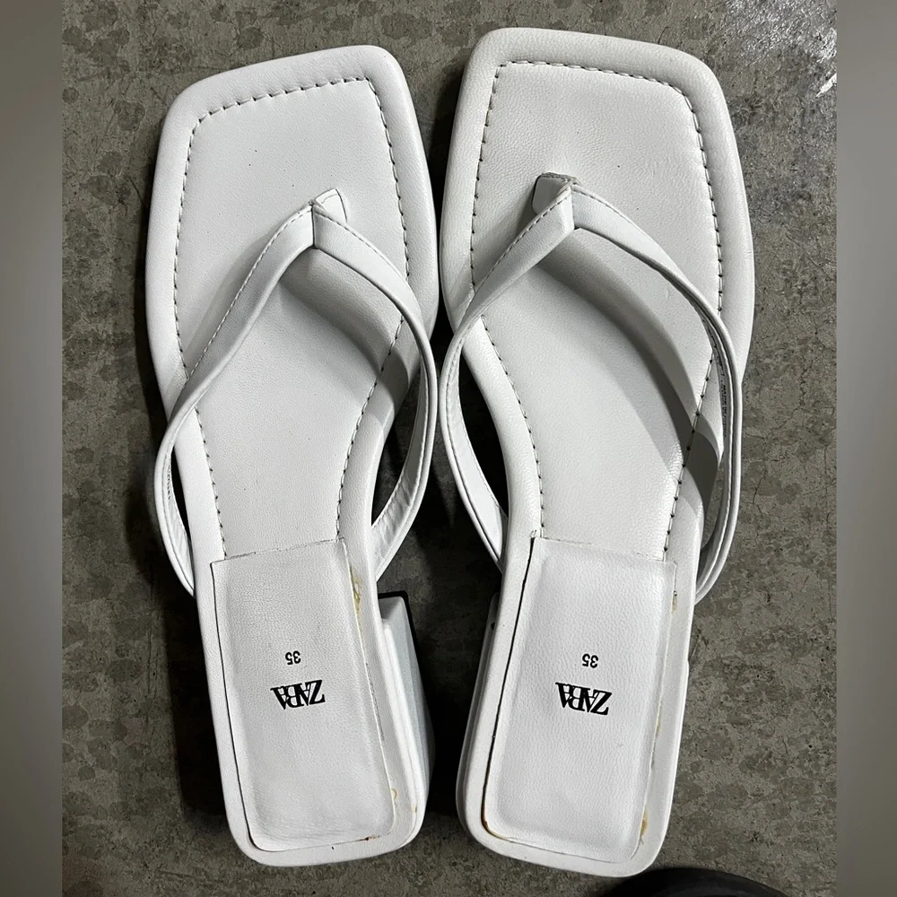 ZARA WHITE TONG SANDALS (SIZE 5/ SIZE 35) - Picture 1 of 8